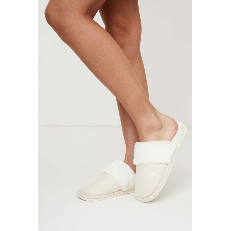 Slippers in het Creme